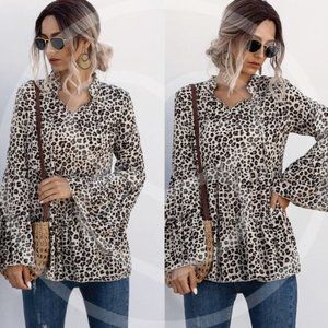 ❤️HP❤️ Leopard Print Bell Sleeve Top